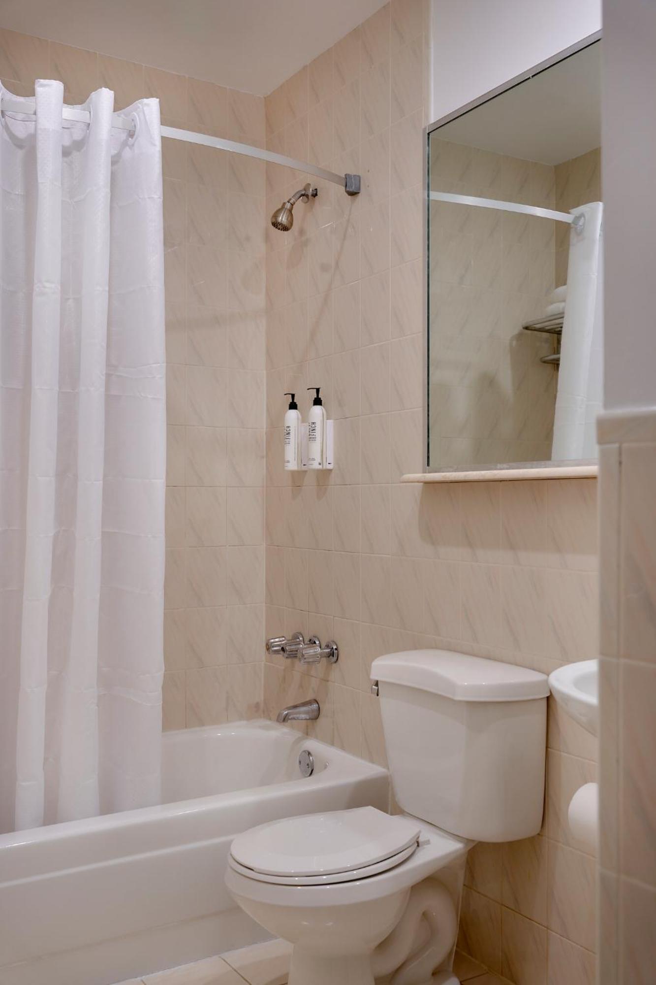 Night Broadway Hotel 3*