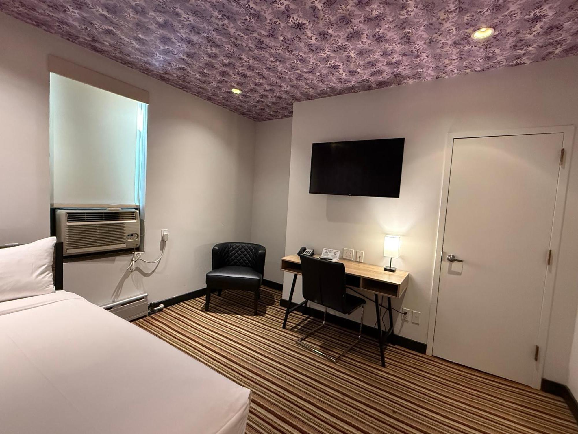 Hotel Night Broadway