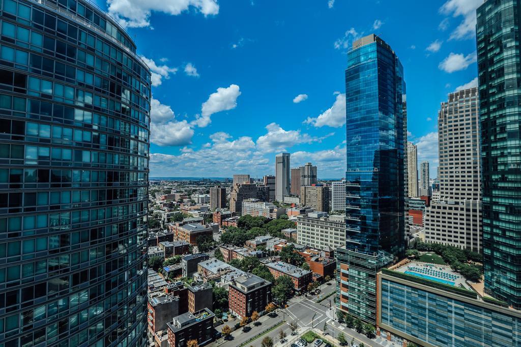 Liberty Towers - A Premier Furnished Apartment *