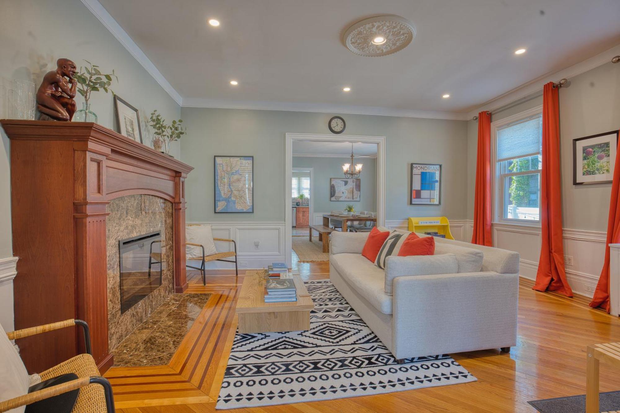 Brooklyn Gem 3 Blocks To Prospect Park - 3 King Beds 1 Queen, Free Parking, Holiday home