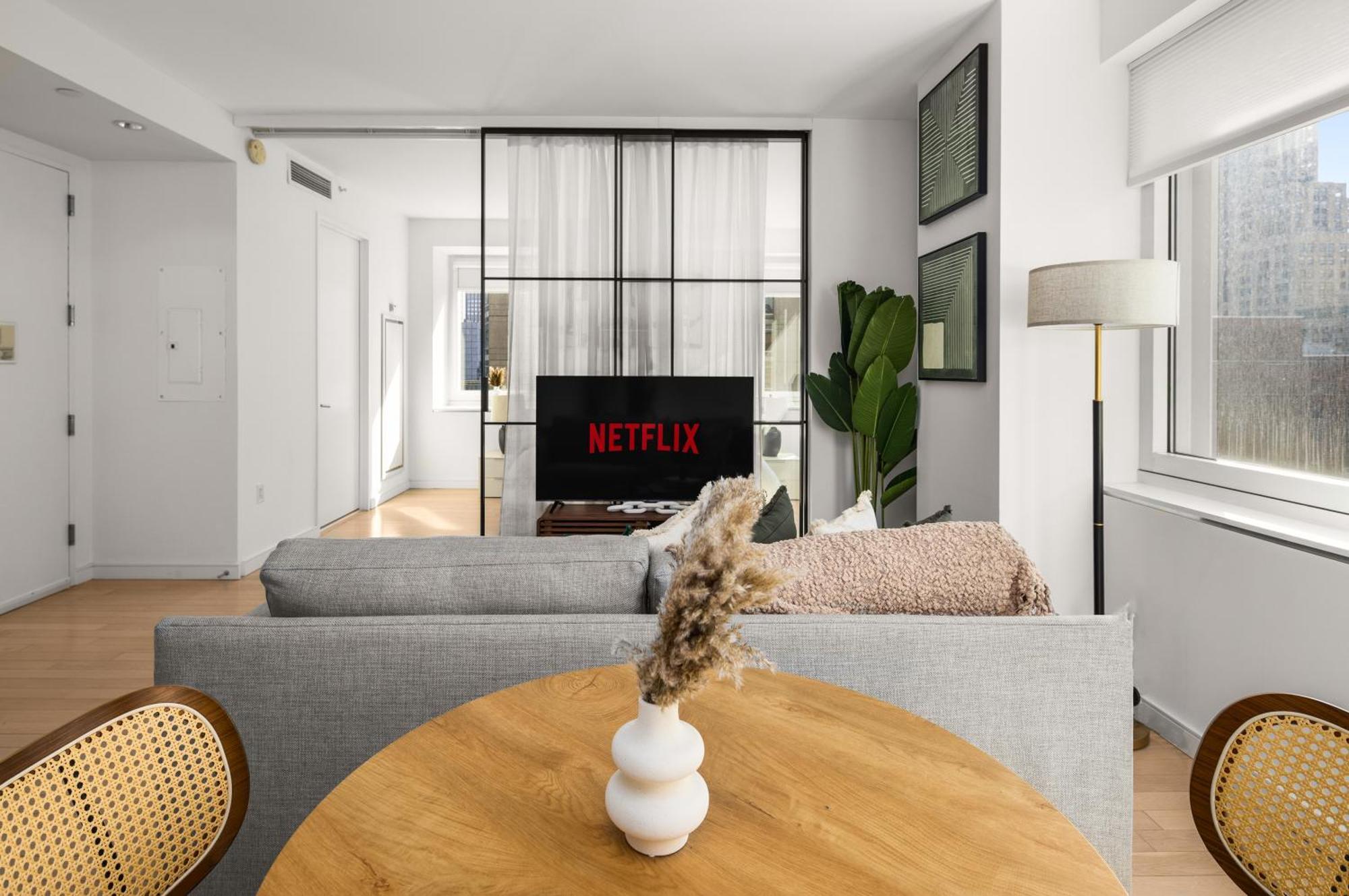 Times Square King Bed Steps To Broadway