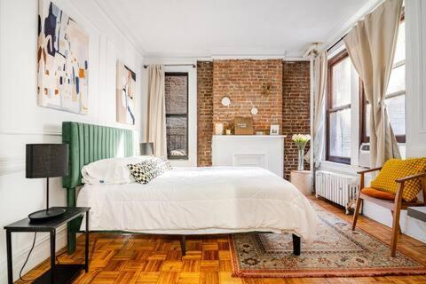 89-2r 1br Upper East Side * New York