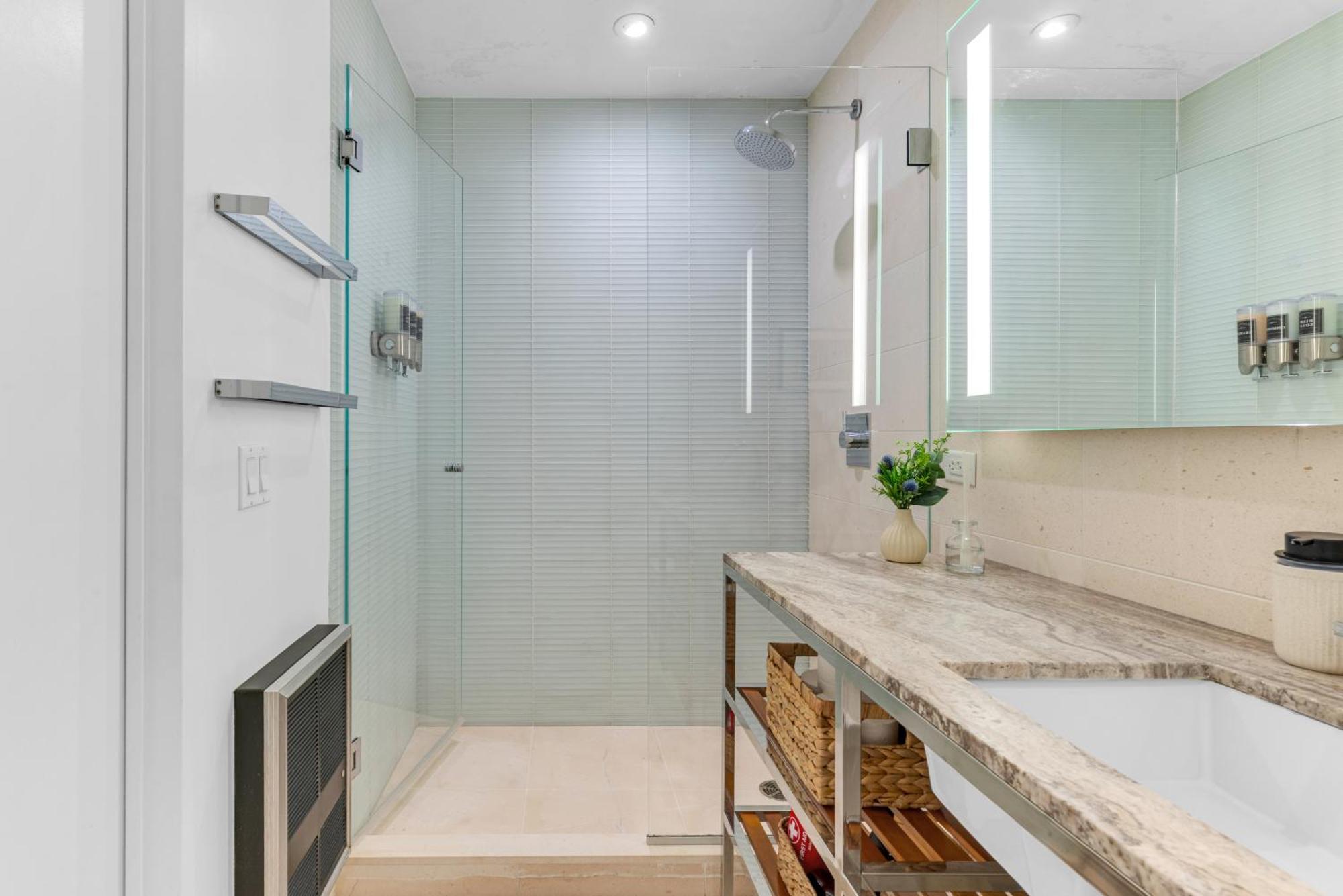 Apartment Elegant Midtown Retreat, Views, Steps To Times Square