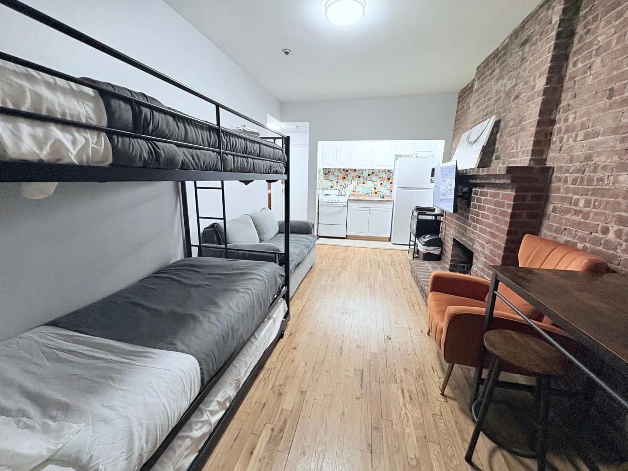 Steps From Empire State Building * New York