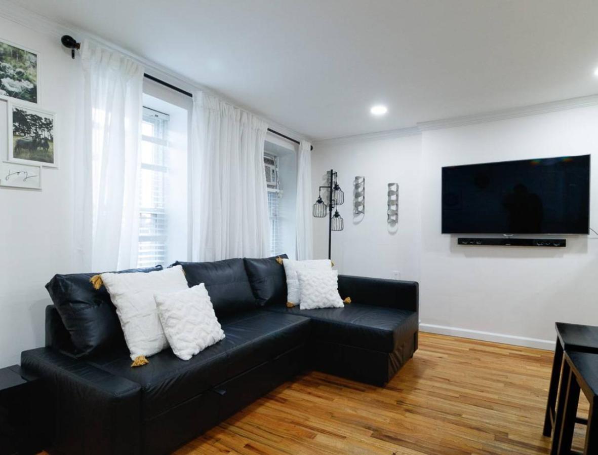 Midtown West Furnished 3 Bedroom Apartment New York