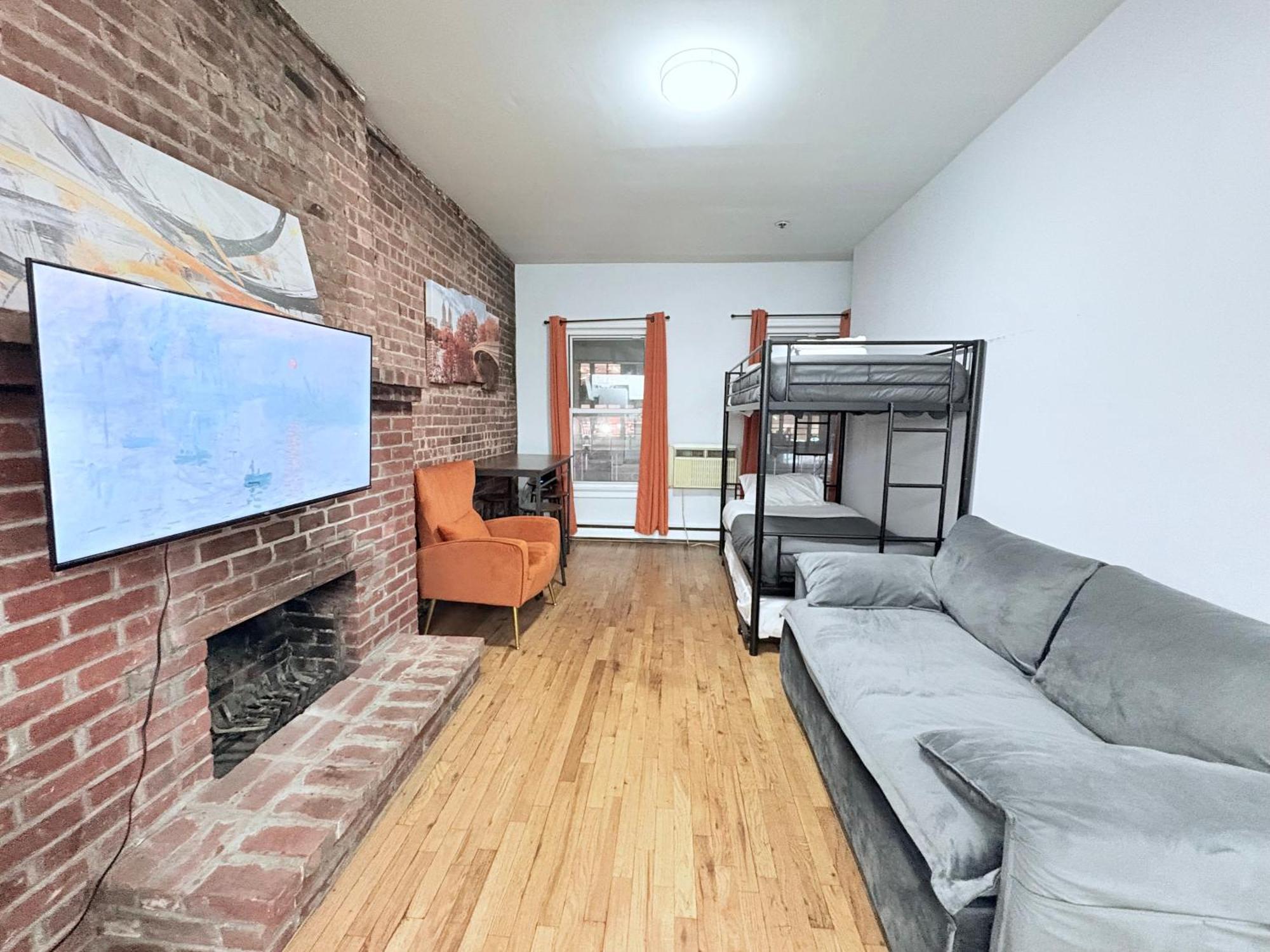 Steps From Empire State Building * New York