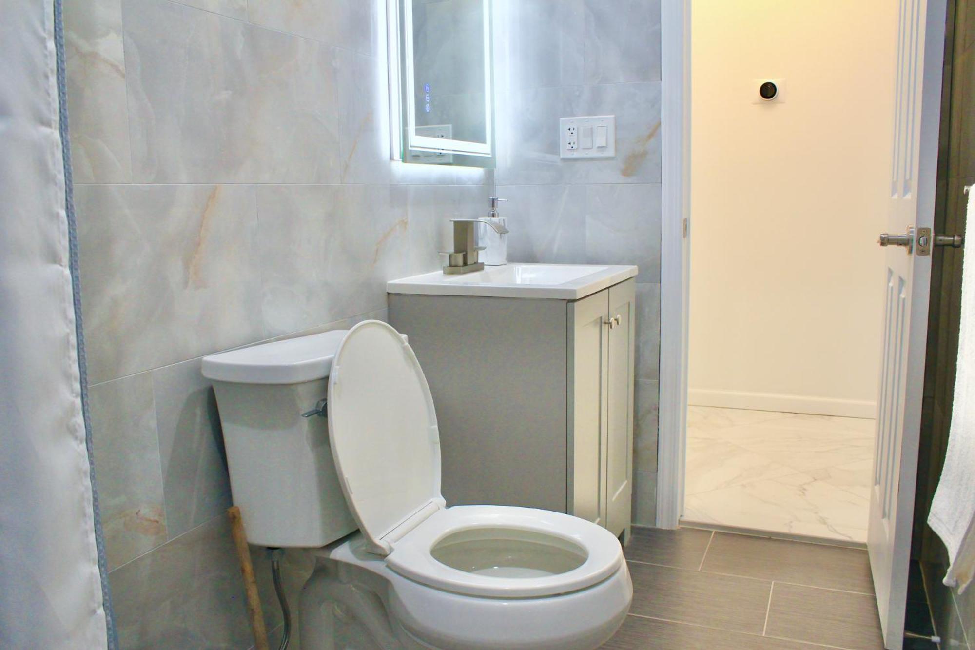 Apartment 2-bedroom 15 Minutes From Manhattan In Lic Astoria Queens *