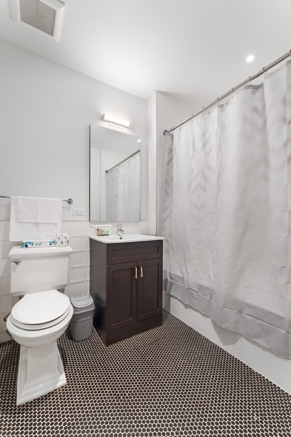 Queens Jewel Luxury And Comfort Combined *