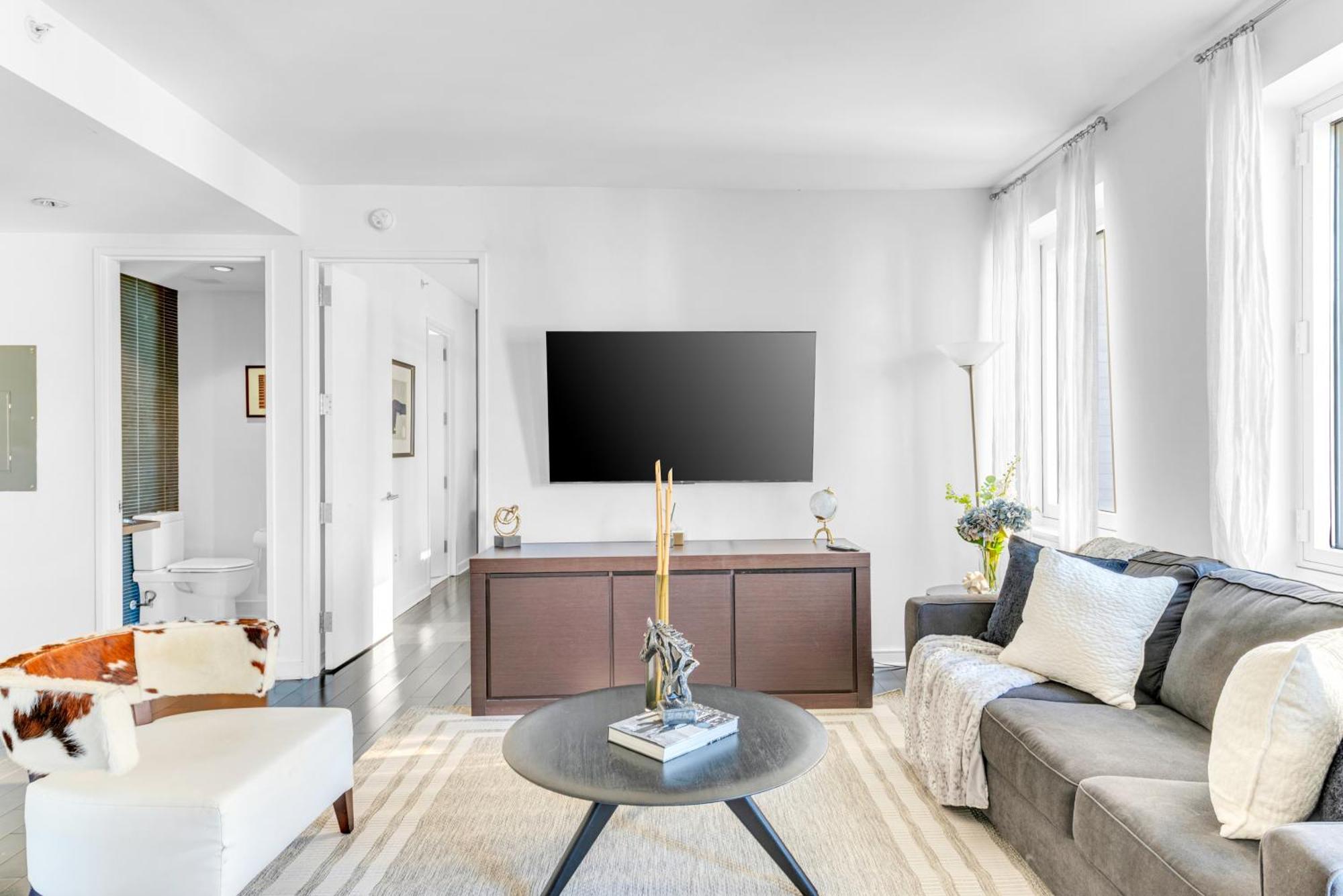 Elegant Midtown Retreat, Views, Steps To Times Square New York