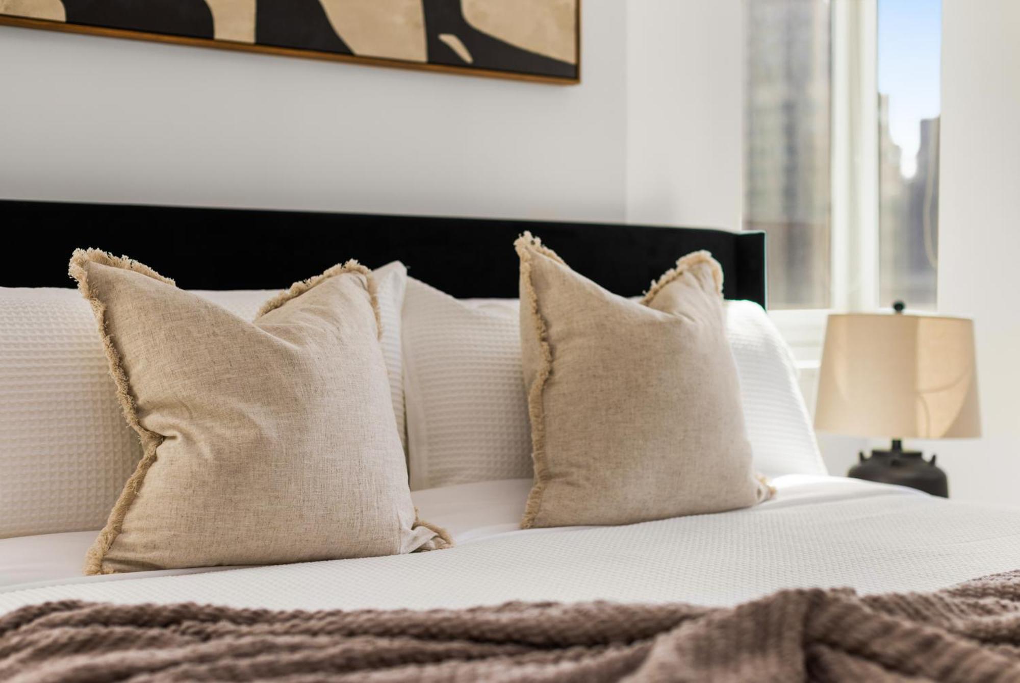 Times Square King Bed Steps To Broadway