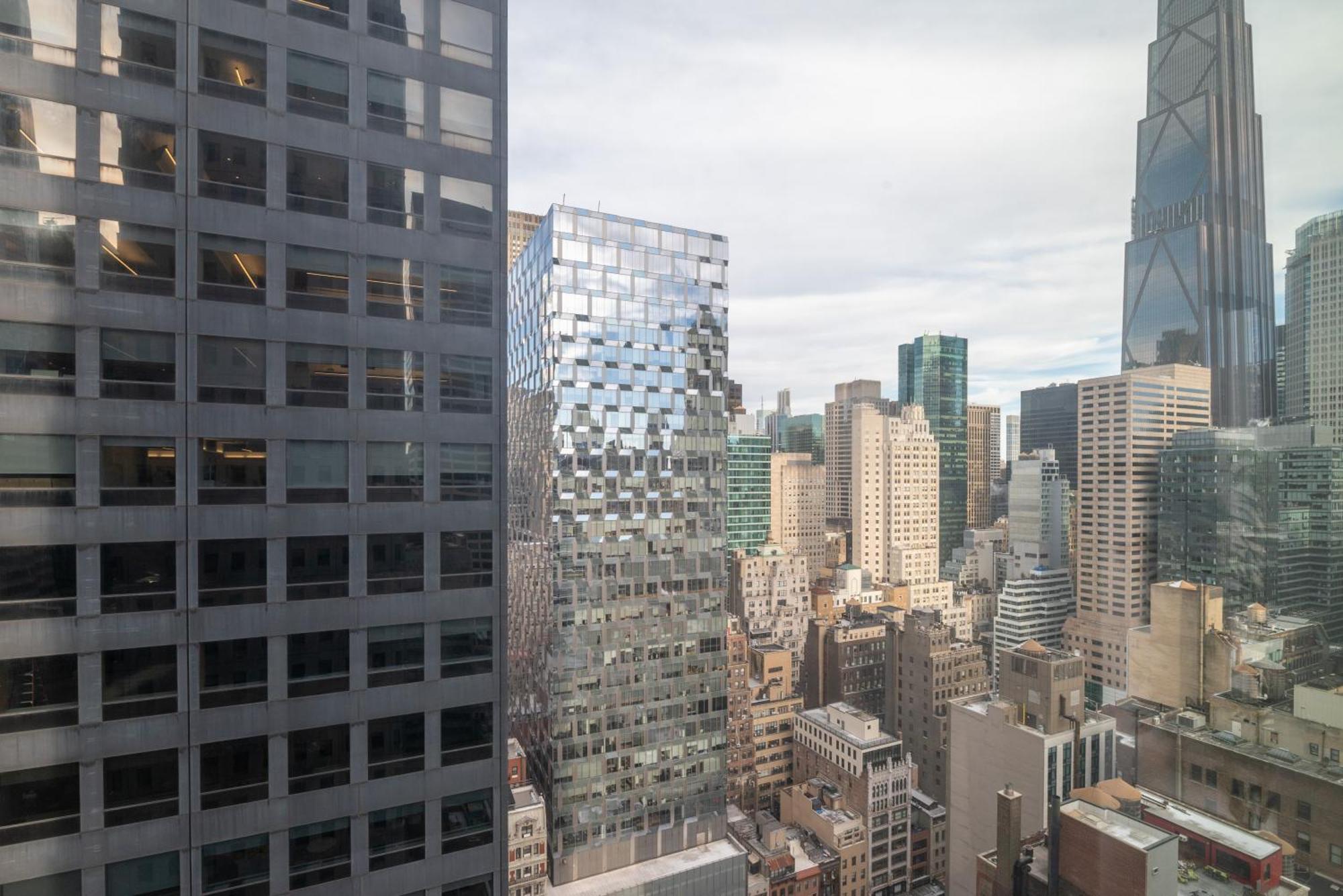 Elegant Midtown Retreat, Views, Steps To Times Square *