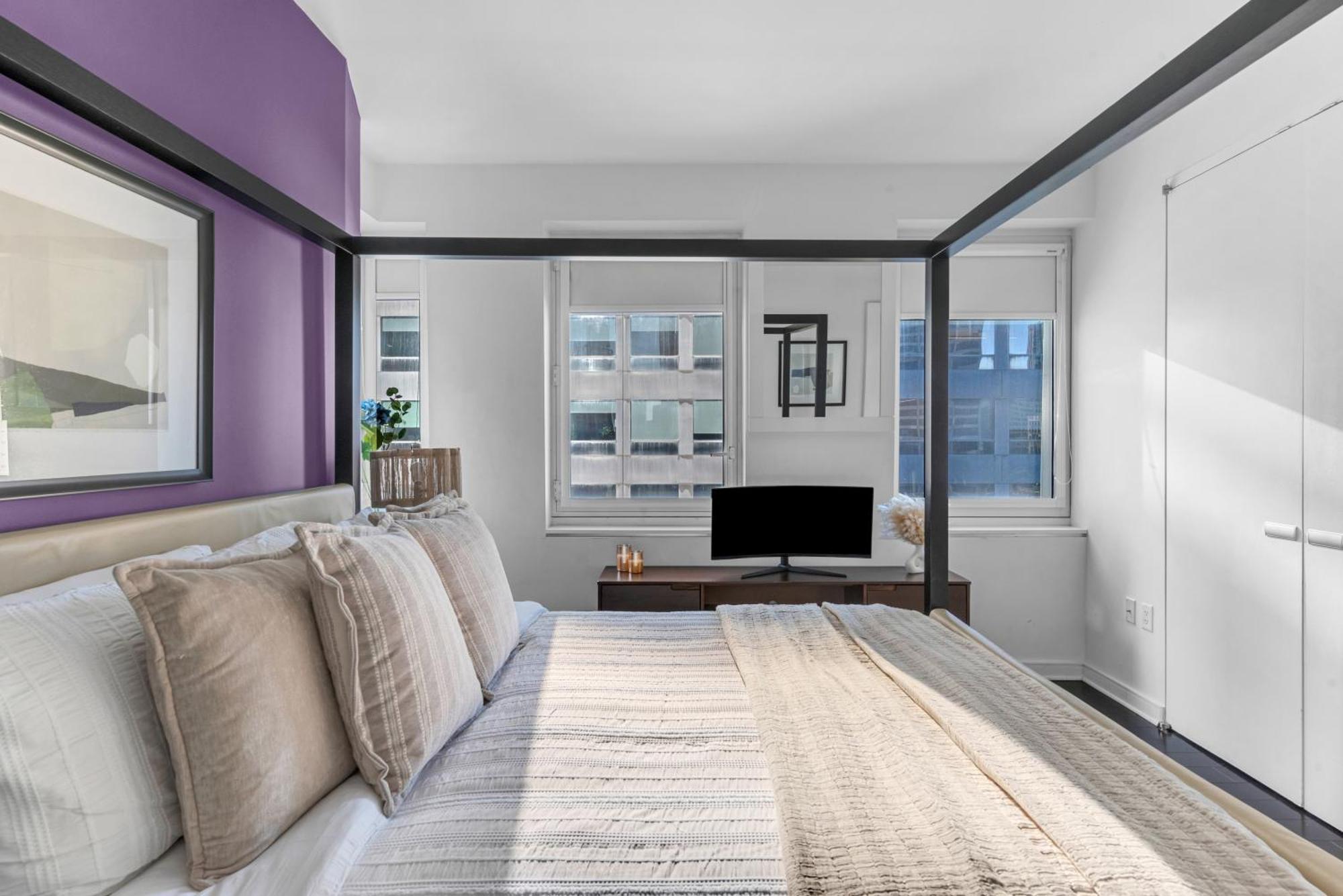 Elegant Midtown Retreat, Views, Steps To Times Square Apartment *