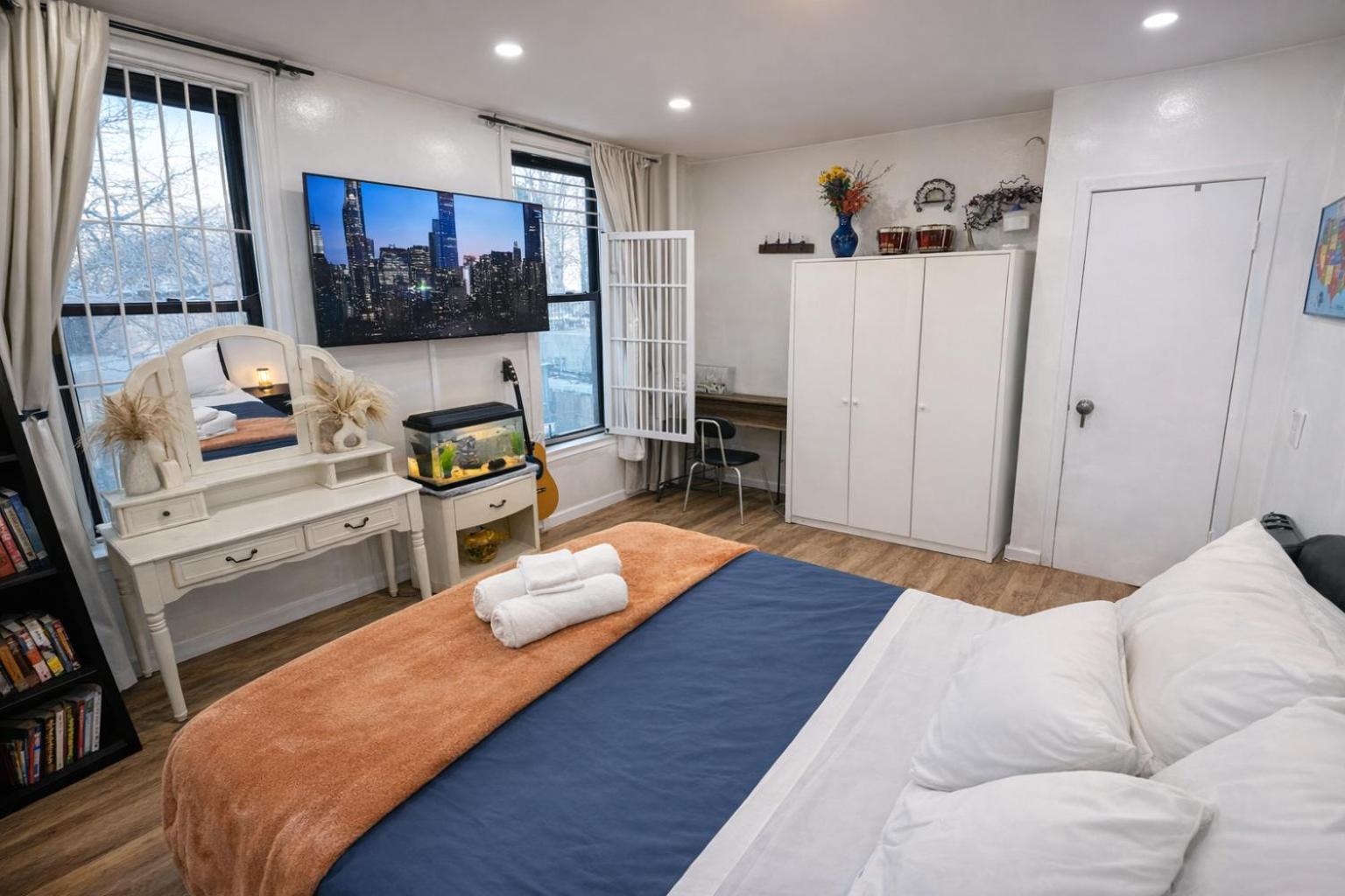 Next To Manhattan 2 Bedrooms - Subway 20 Steps, Manhattan 1 Stop *