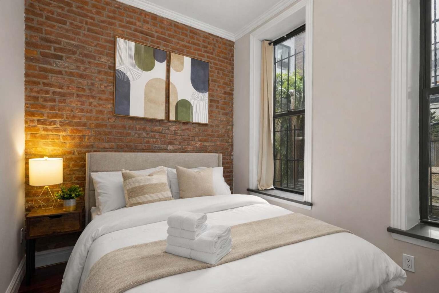 Sophisticated In Vibrant Manhattan Apartment