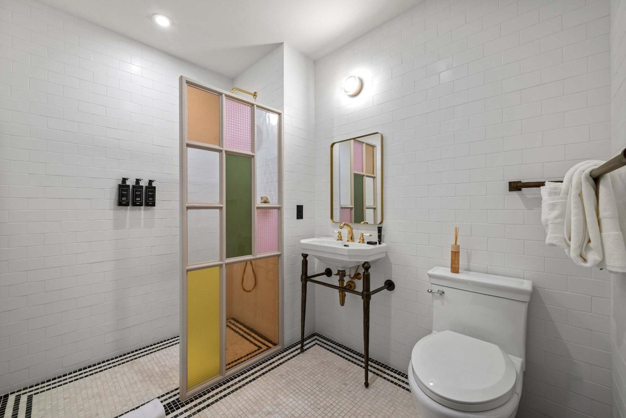 Freeman 403 By Rove Travel - 1br With Shared Amenities