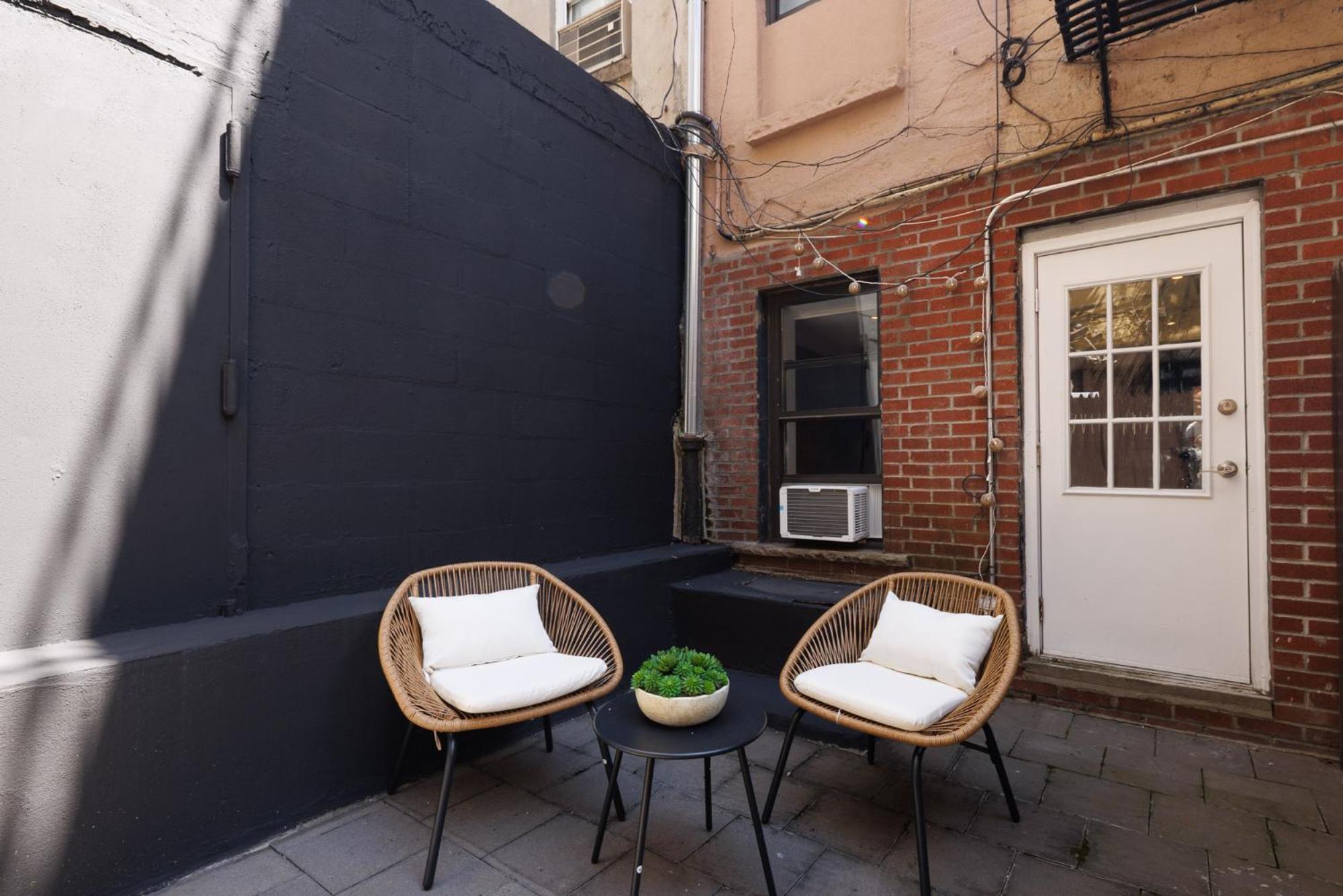 Urban Oasis 1br East Village Hideaway With Patio! *