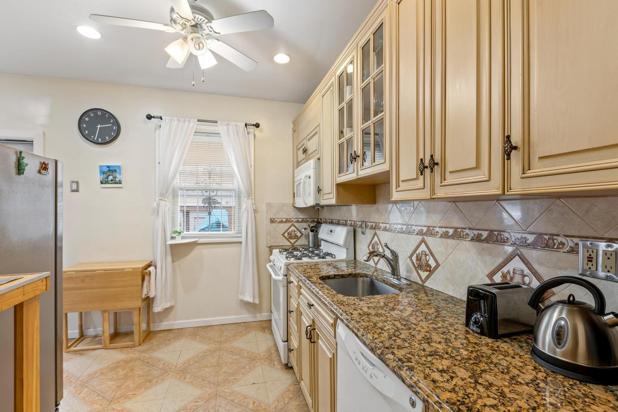 Impeccable 1br Unit In Brooklyn Apartment