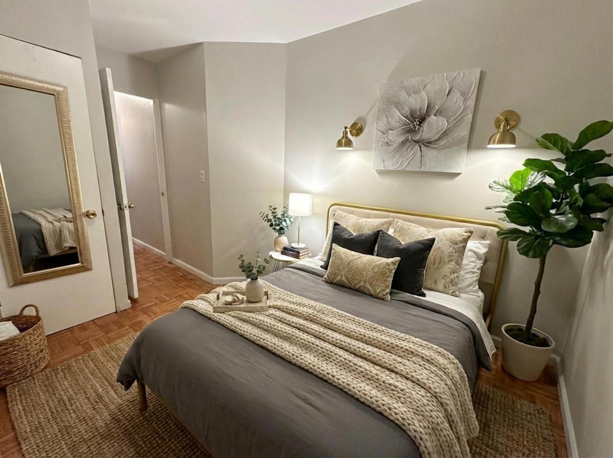 Hudson Crown Apartment New York