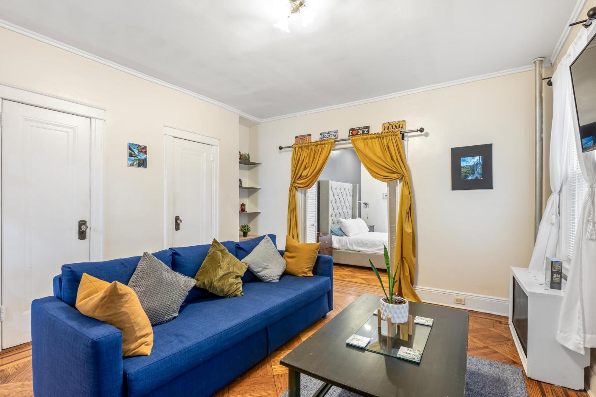 Impeccable 1br Unit In Brooklyn Apartment