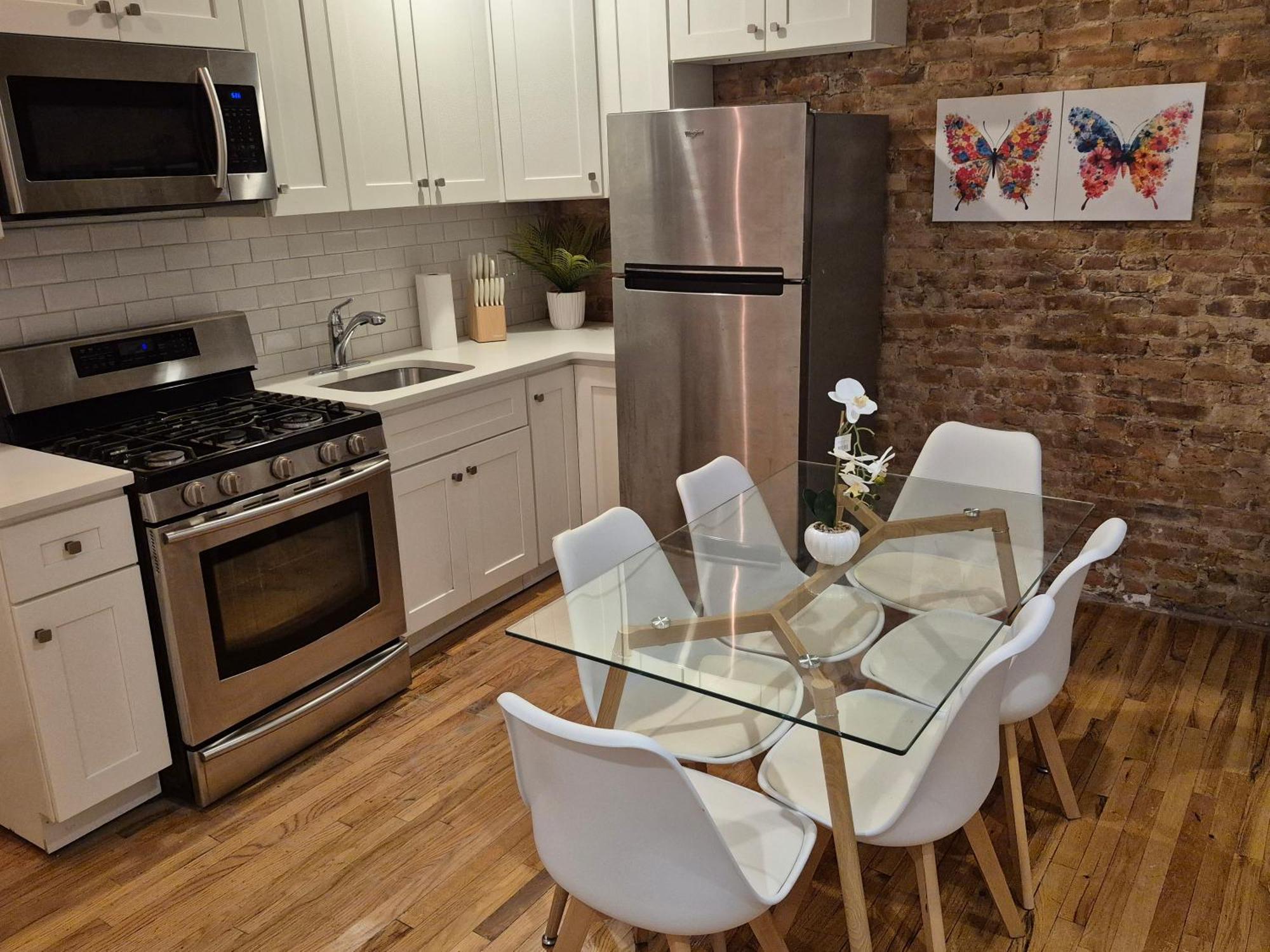 Relax And Unwind At Chic Bed-stuy Brownstone