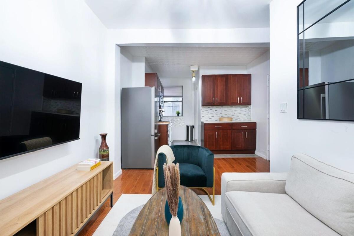 Prime Location 1br Newly Furnished *