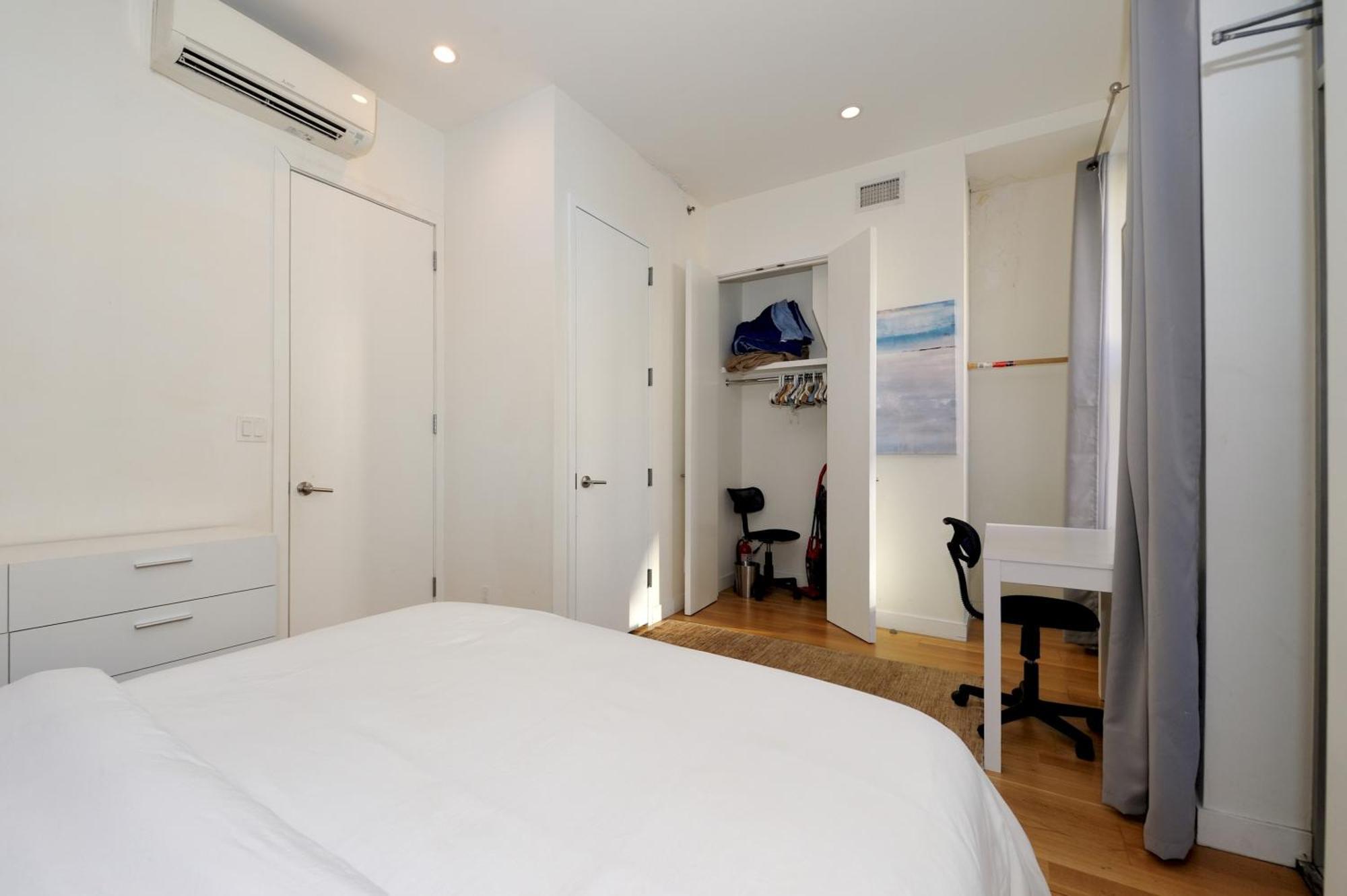 Time Square Vicinity- Luxury 2br 2ba Nyc Apartment