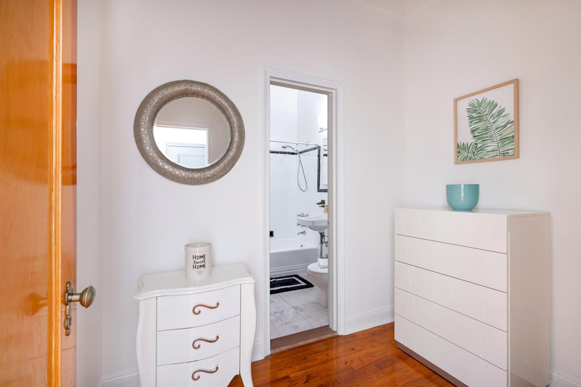 Bright And Comfy In Nyc Apartment *