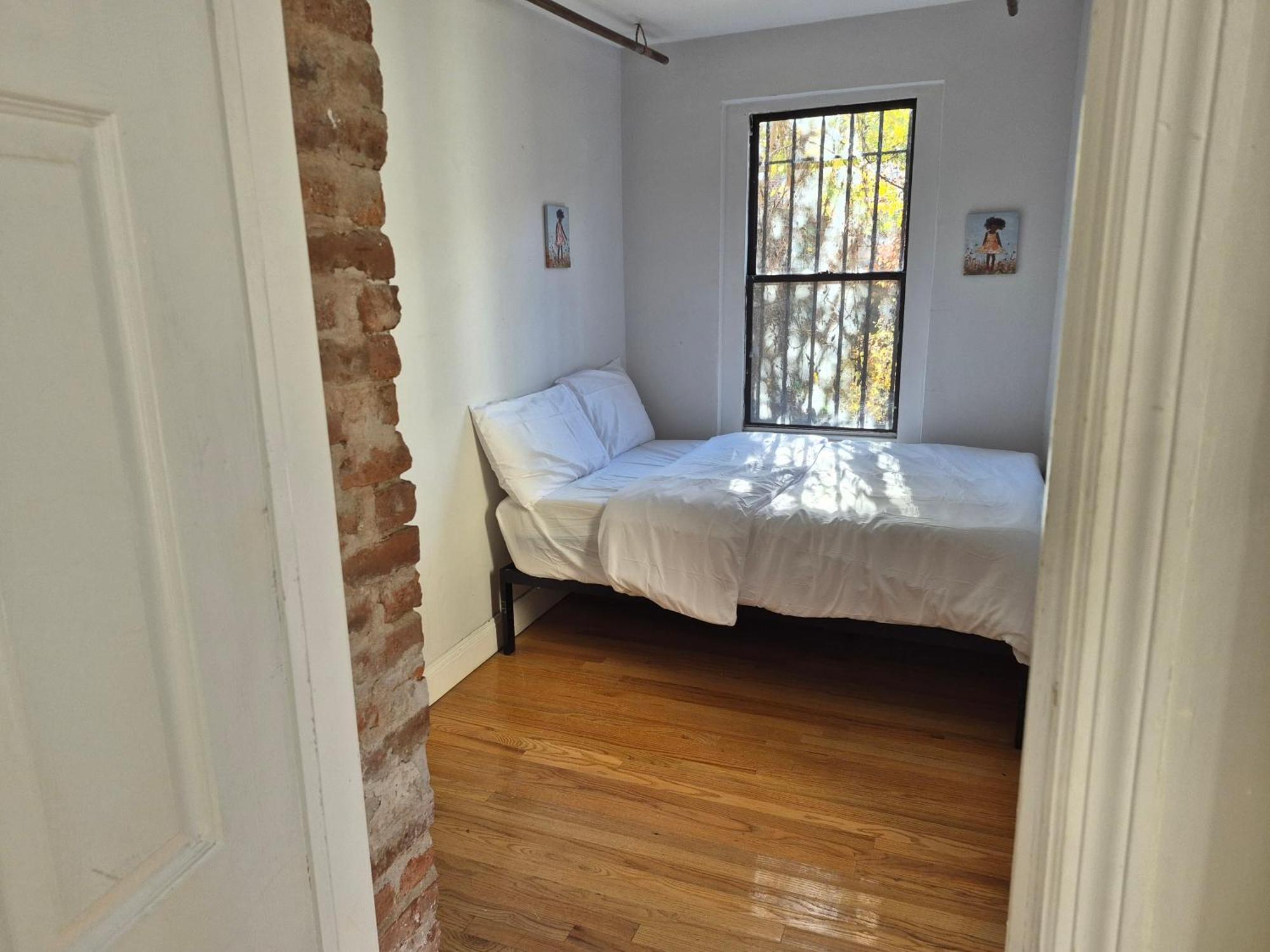 Relax And Unwind At Chic Bed-stuy Brownstone New York