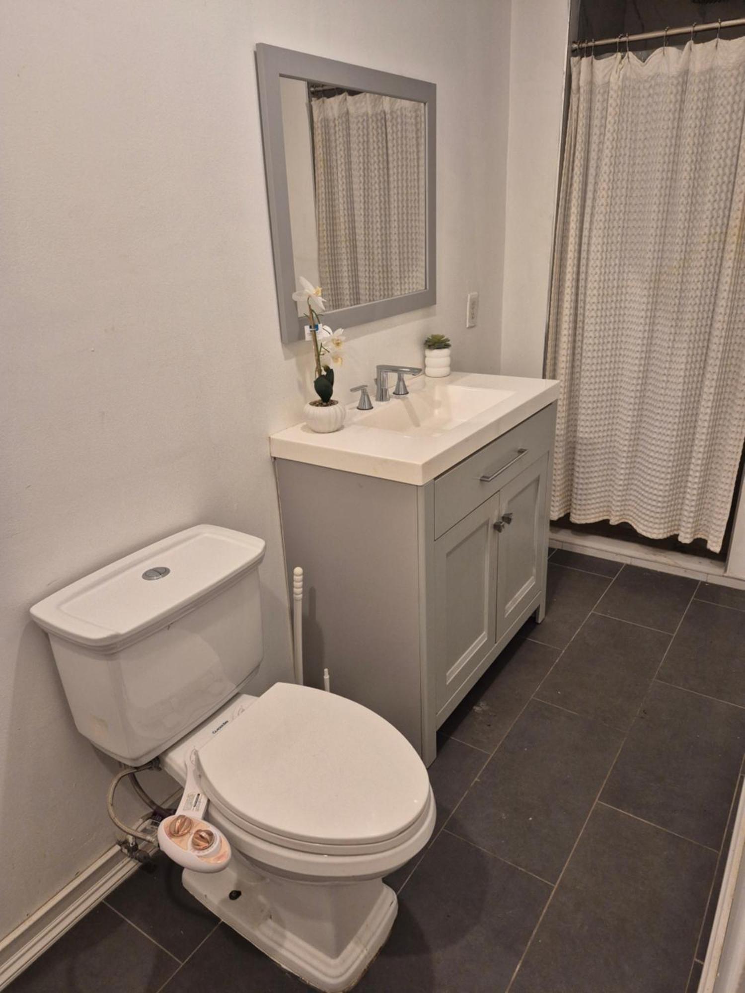 Relax And Unwind At Chic Bed-stuy Brownstone *