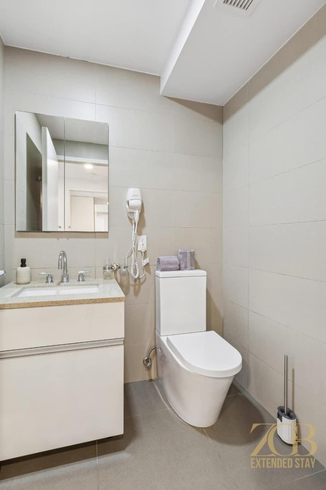 Stylish 2-bedroom Near Park - Laundry - Elevator Apartment