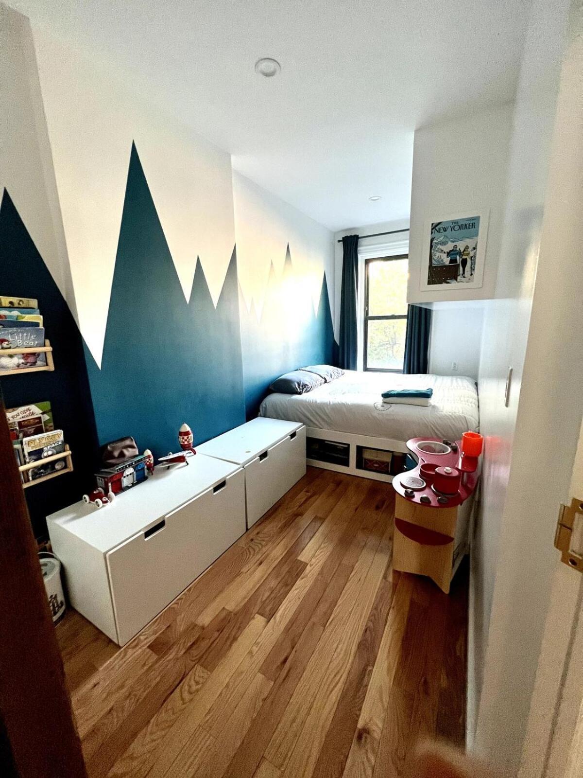 Elegant Historic Harlem Townhouse For Summer Apartment *