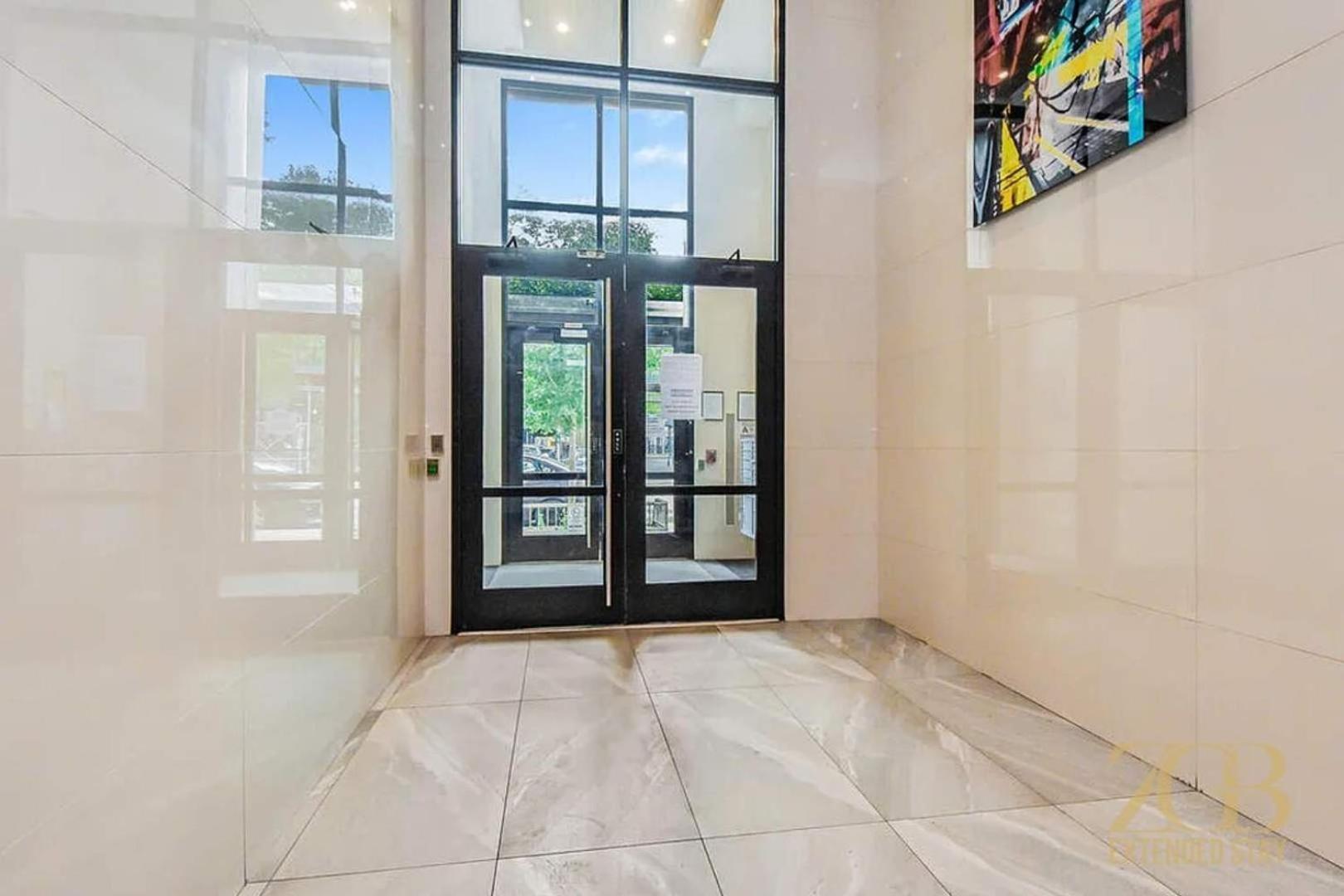 Apartment Stylish 2-bedroom Near Park - Laundry - Elevator New York