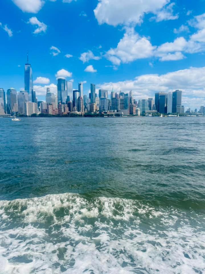 3 Bedrooms Huge In Lic, Very Next To Manhattan New York