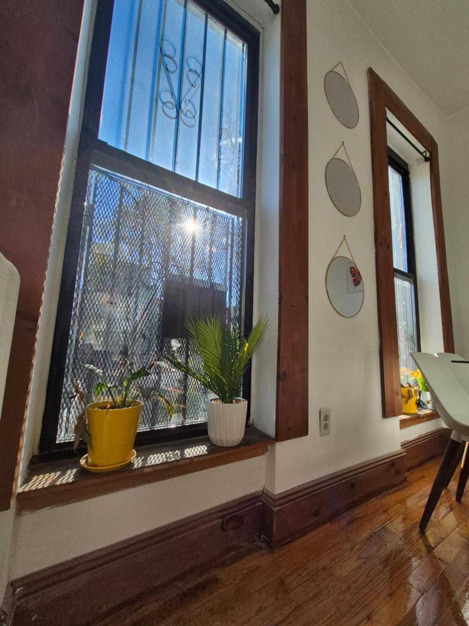 Relax And Unwind At Chic Bed-stuy Brownstone *