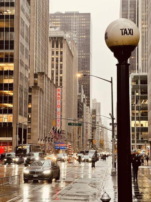 3 Bedrooms Huge In Lic, Very Next To Manhattan Apartment New York