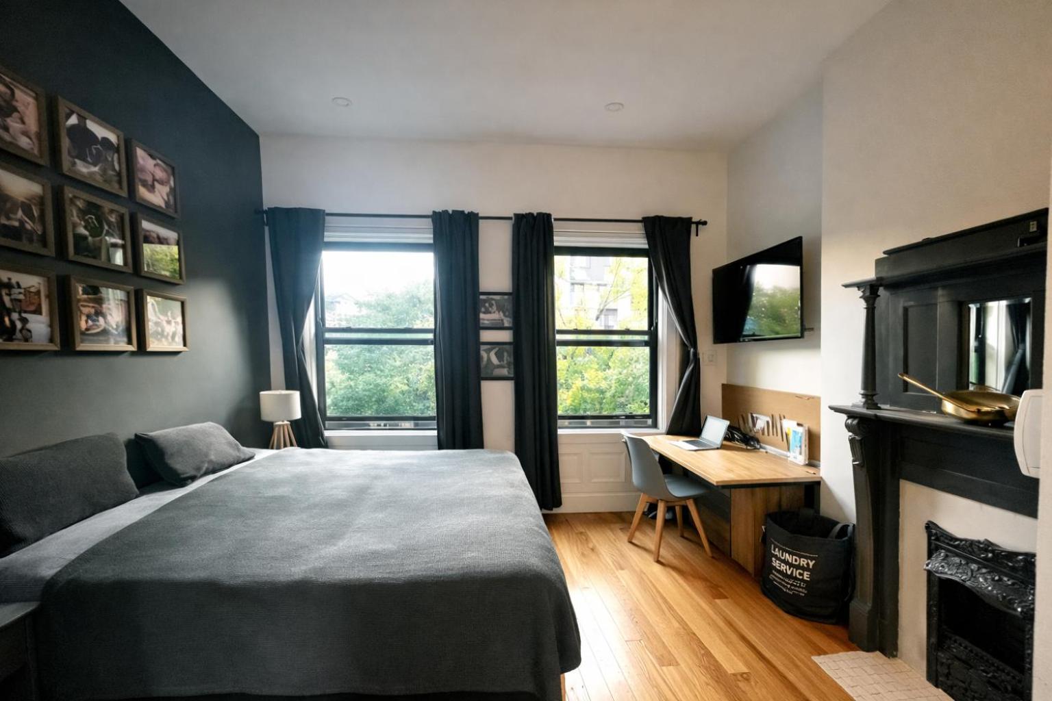 Elegant Historic Harlem Townhouse For Summer Apartment *