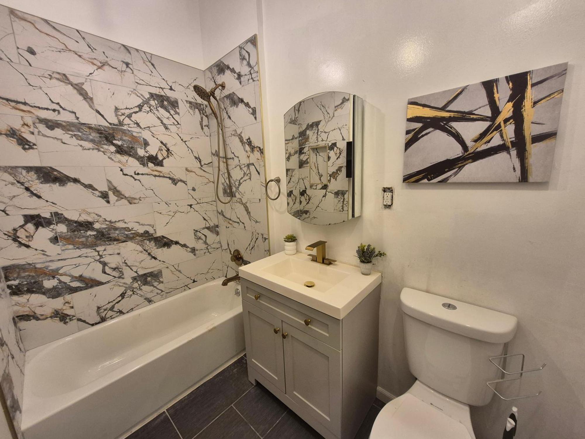 Relax And Unwind At Chic Bed-stuy Brownstone Apartment New York