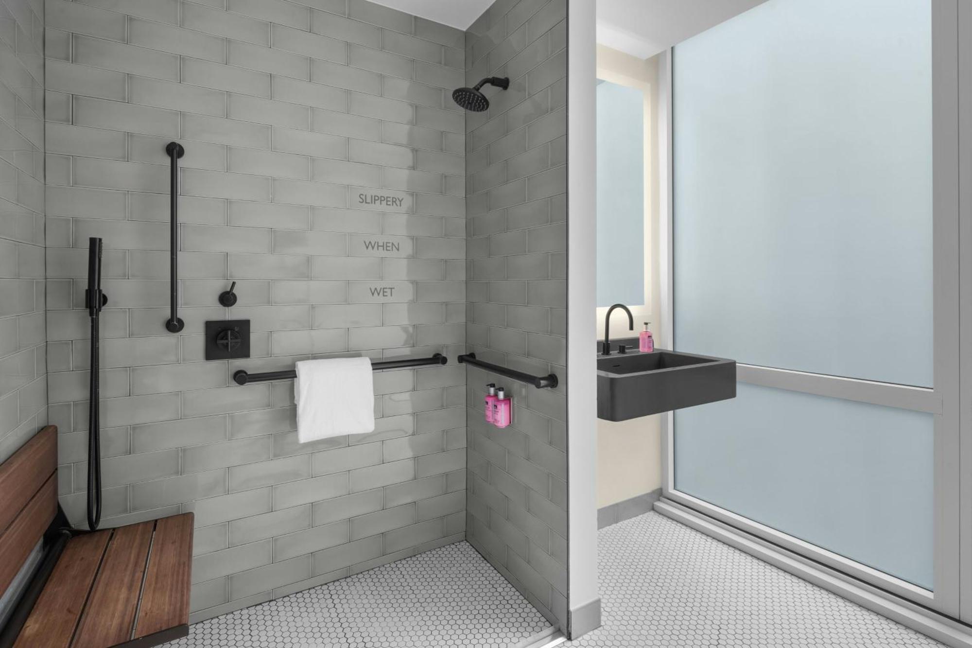 Moxy Nyc Downtown Hotel