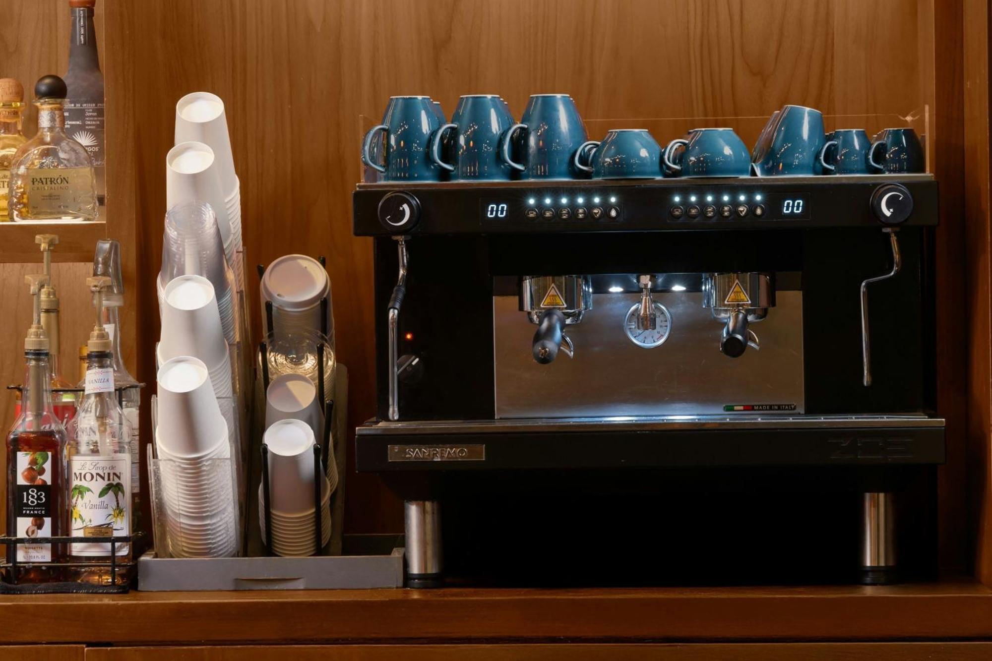 Moxy Nyc Downtown Hotel 3*