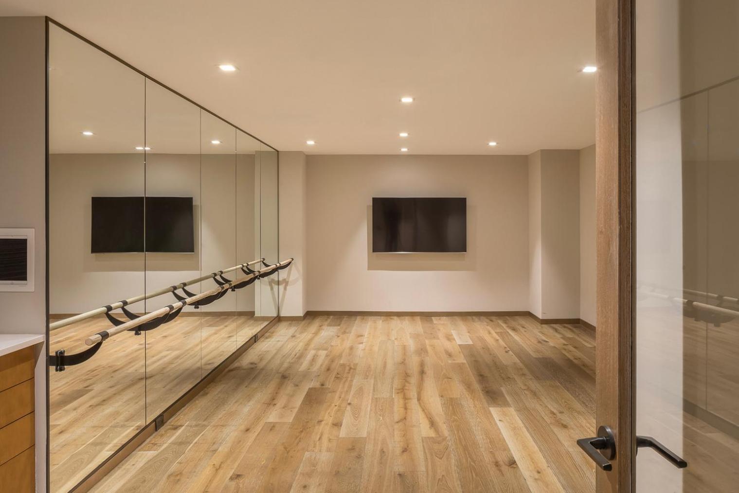 Hells Kitchen 1br W Gym Doorman Lounge Nyc-249 New York