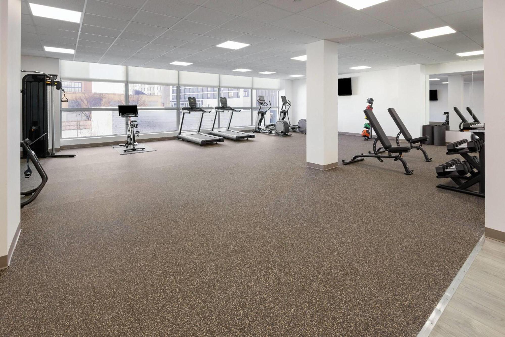 La Quinta Inn & Suites By Wyndham Queens Nyc Jfk Airtrain Hotel New York