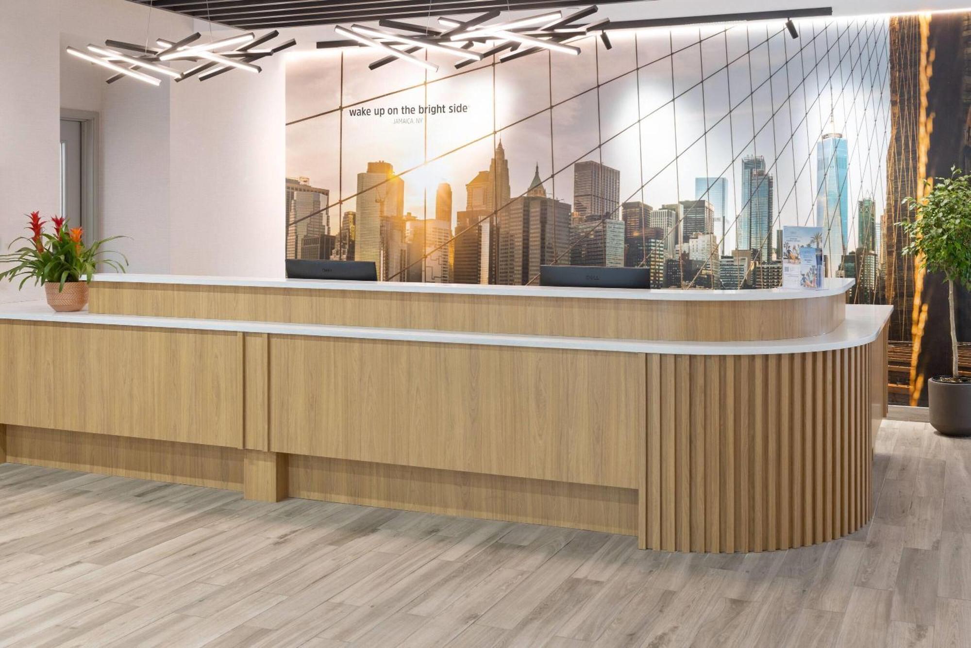 La Quinta Inn & Suites By Wyndham Queens Nyc Jfk Airtrain