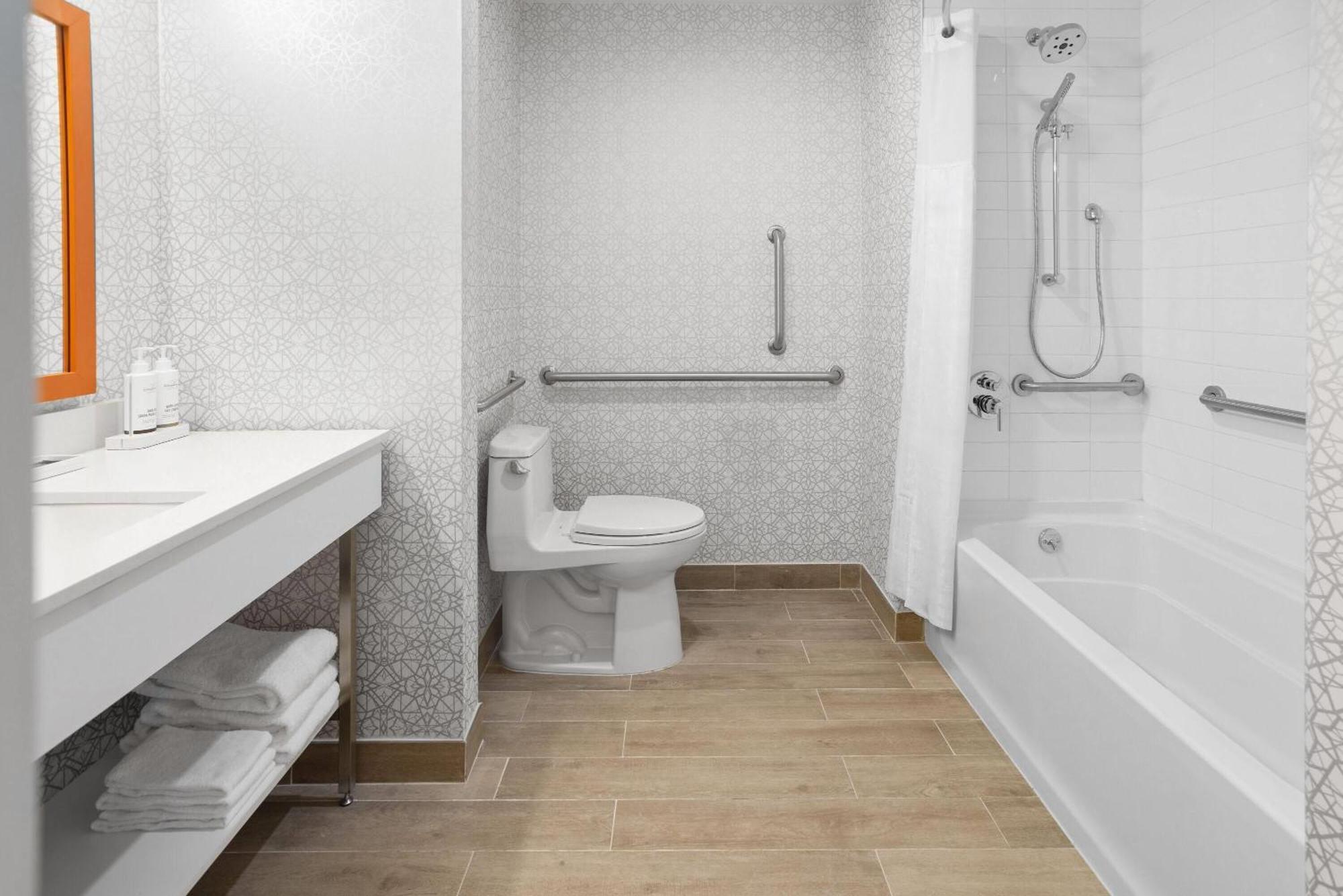 Hotel La Quinta Inn & Suites By Wyndham Queens Nyc Jfk Airtrain 2*