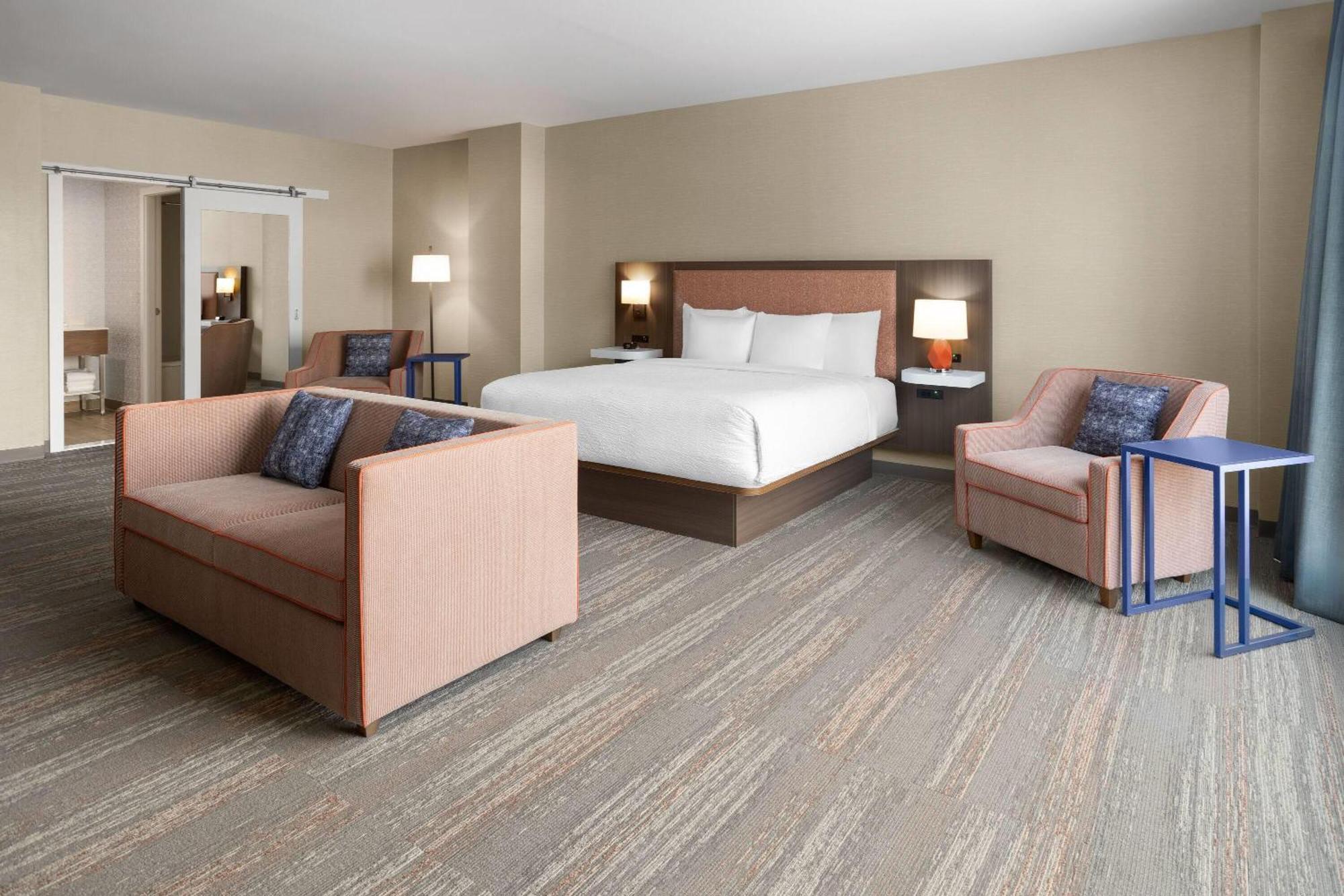 La Quinta Inn & Suites By Wyndham Queens Nyc Jfk Airtrain Hotel 2*