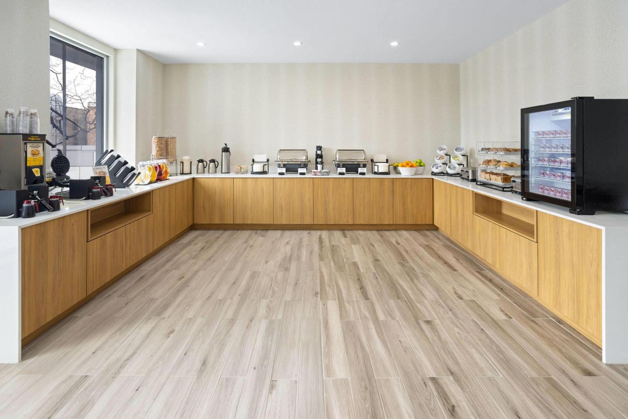 La Quinta Inn & Suites By Wyndham Queens Nyc Jfk Airtrain