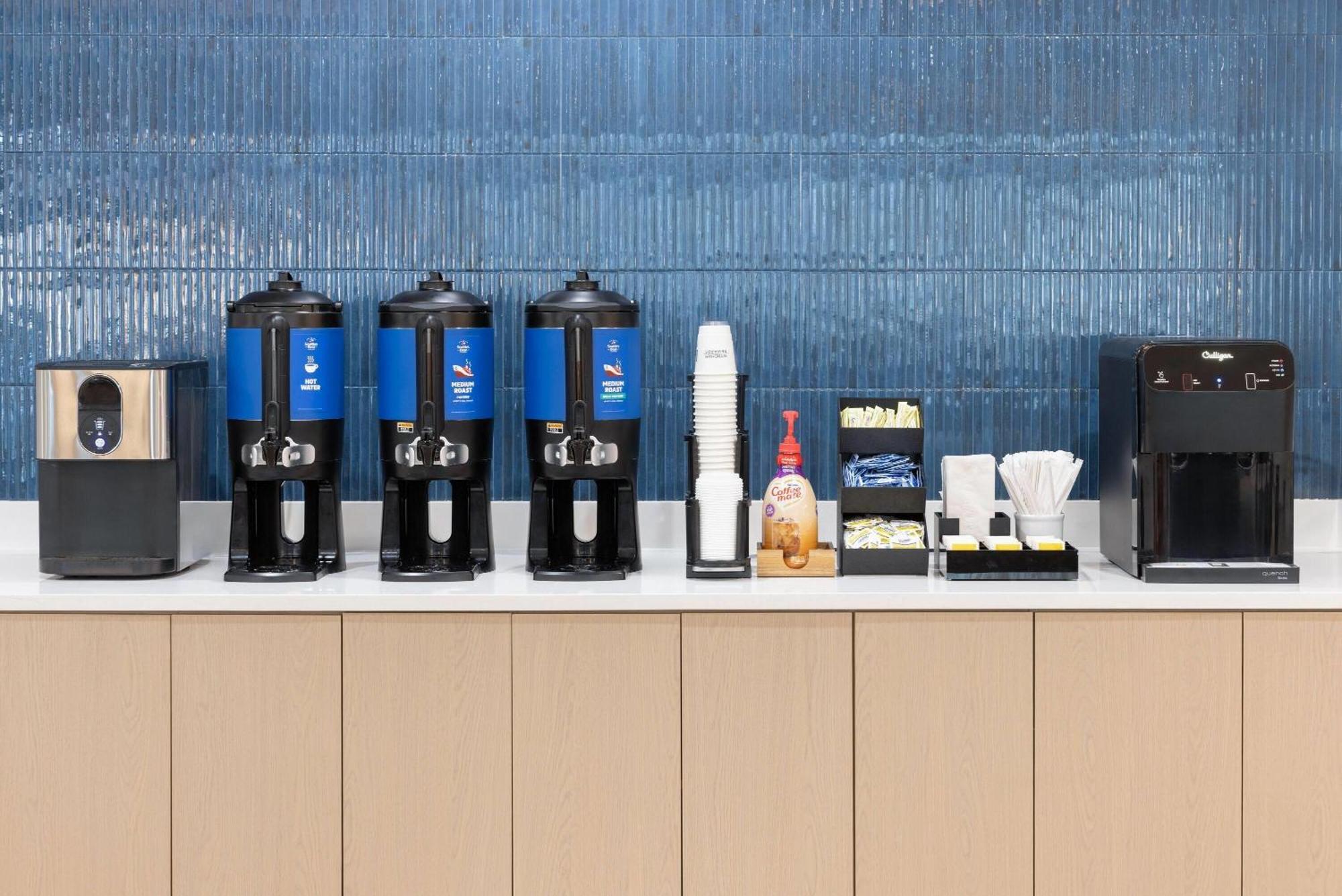 La Quinta Inn & Suites By Wyndham Queens Nyc Jfk Airtrain Hotel 2*