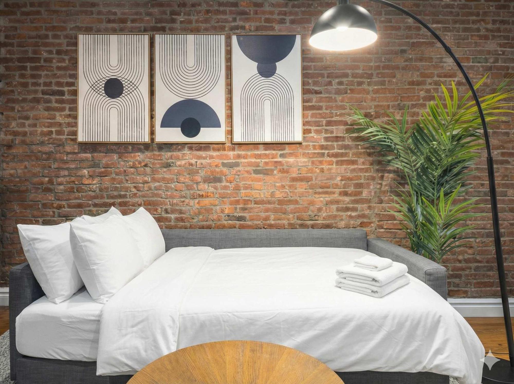 Modern Manhattan Haven Near Everything *