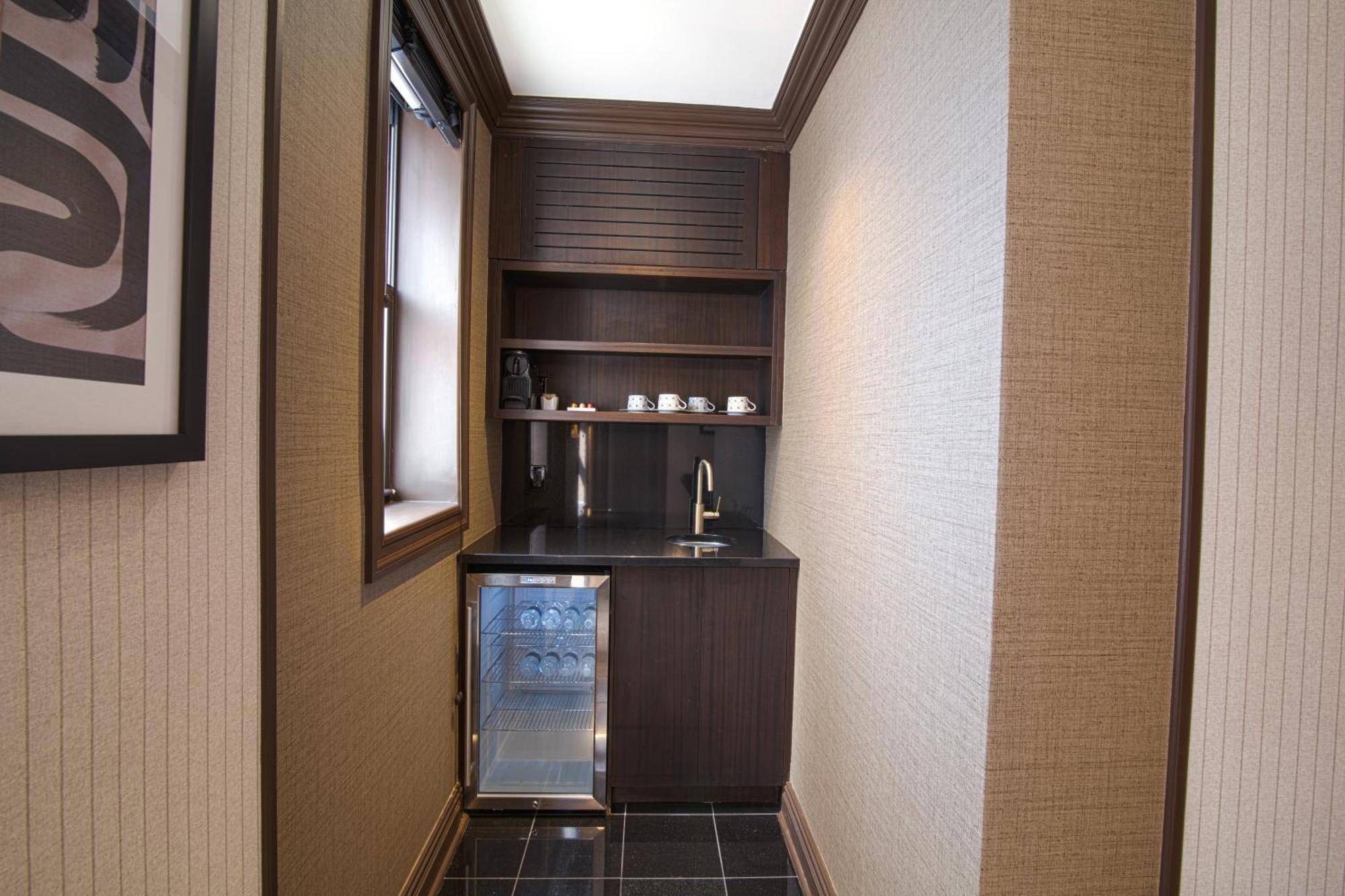 The Iroquois Times Square, A Small Luxury Hotel 5* New York