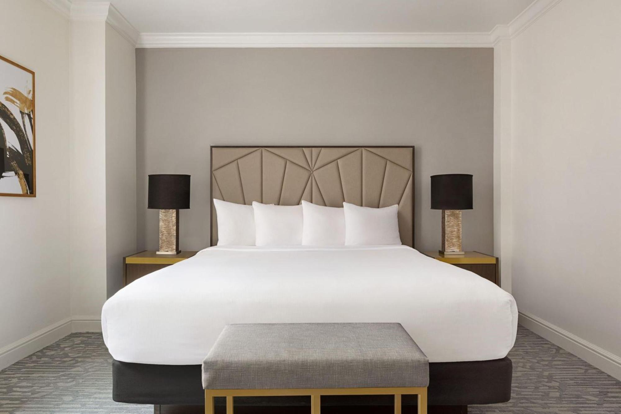Martinique On Broadway, Curio Collection By Hilton Hotel 4*