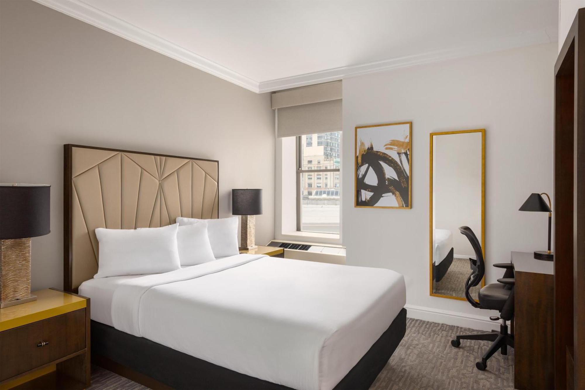 Hotel Martinique On Broadway, Curio Collection By Hilton 4*